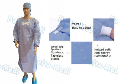 Vestido quirúrgico disponible estéril de Spunlace de la pulpa de madera con el puño hecho punto