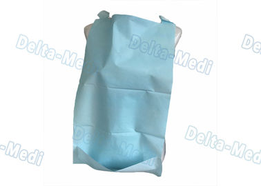 Baberos pacientes disponibles impermeables azules claros, baberos disponibles de encargo de los adultos con el bolsillo