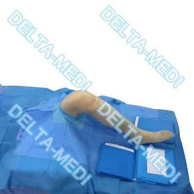 Paquetes quirúrgicos disponibles azules de los PP PE alrededor de la abertura con el paquete disponible del Arthroscopy de la rodilla de SMF
